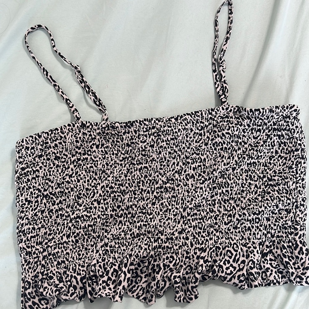 American Eagle cheetah print crop top size medium.